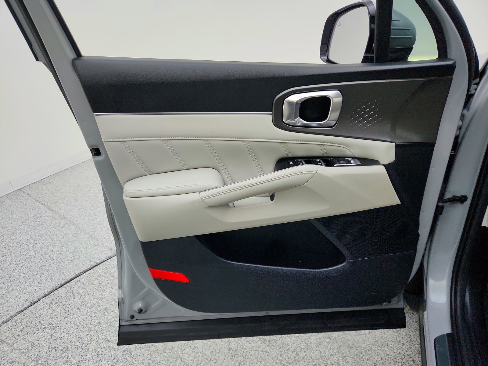 Used 2025 Kia Sorento SX image 18