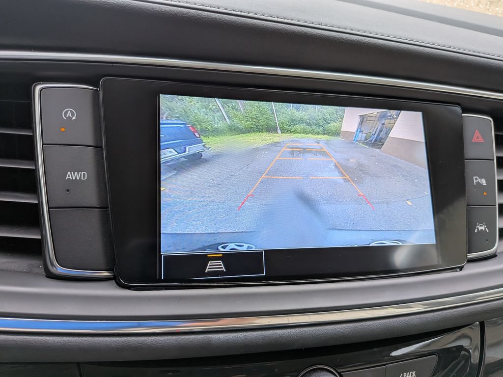 Used 2024 Buick Enclave Essence AWD/4WD image 20