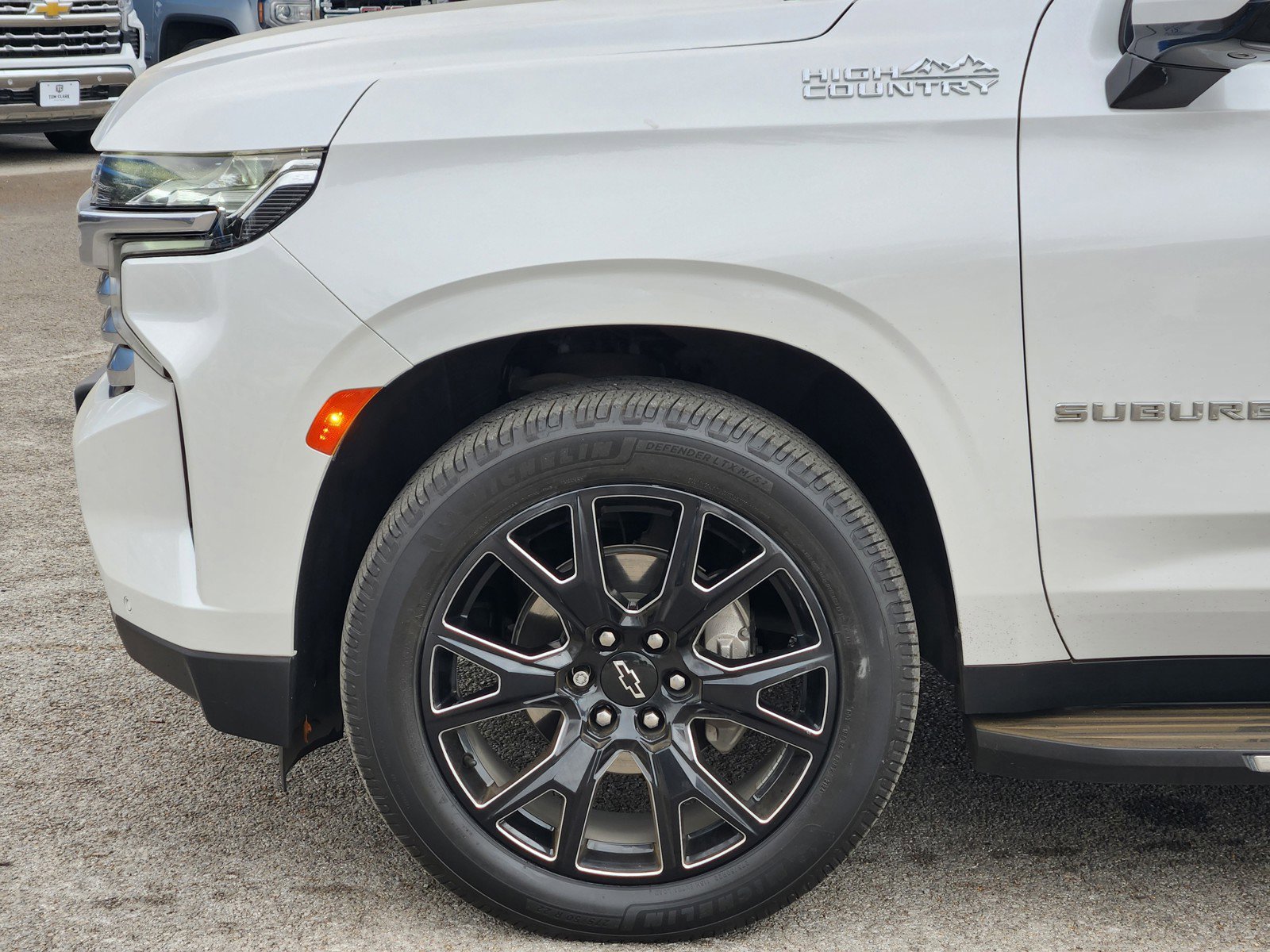 Used 2023 Chevrolet Suburban High Country image 28