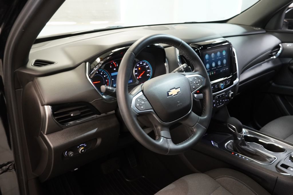 Used 2023 Chevrolet Traverse LT image 6