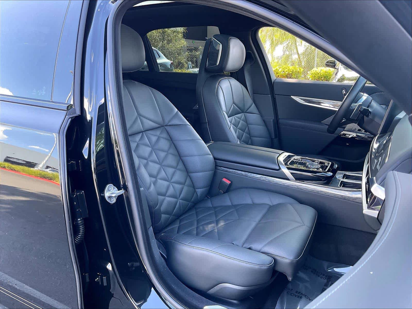 Certified 2023 BMW 740i RWD image 9
