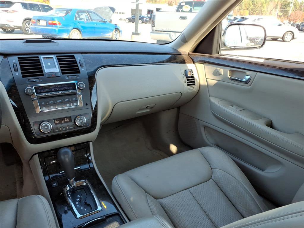 Used 2010 Cadillac DTS Luxury image 18