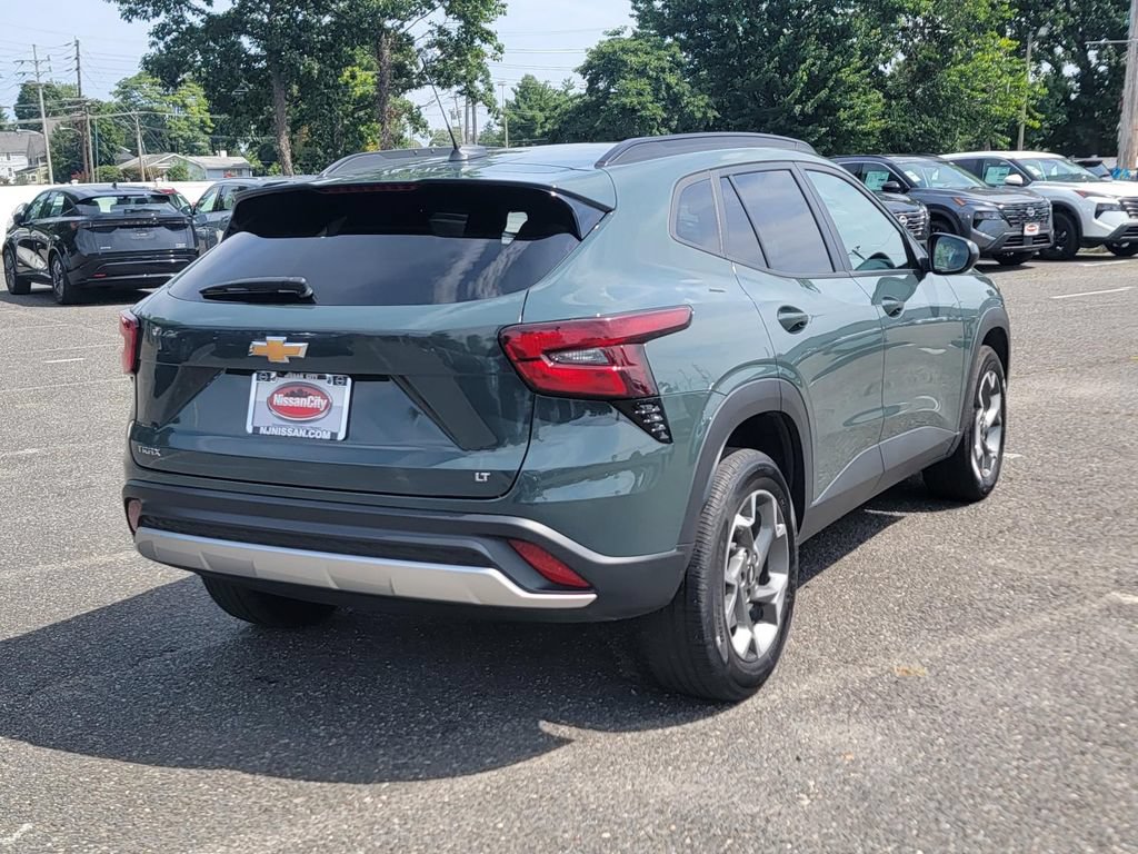 Used 2025 Chevrolet Trax LT FWD image 10