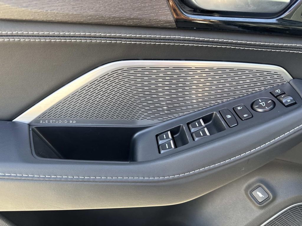 Used 2023 Acura MDX SH-AWD w/ Advance Package image 17