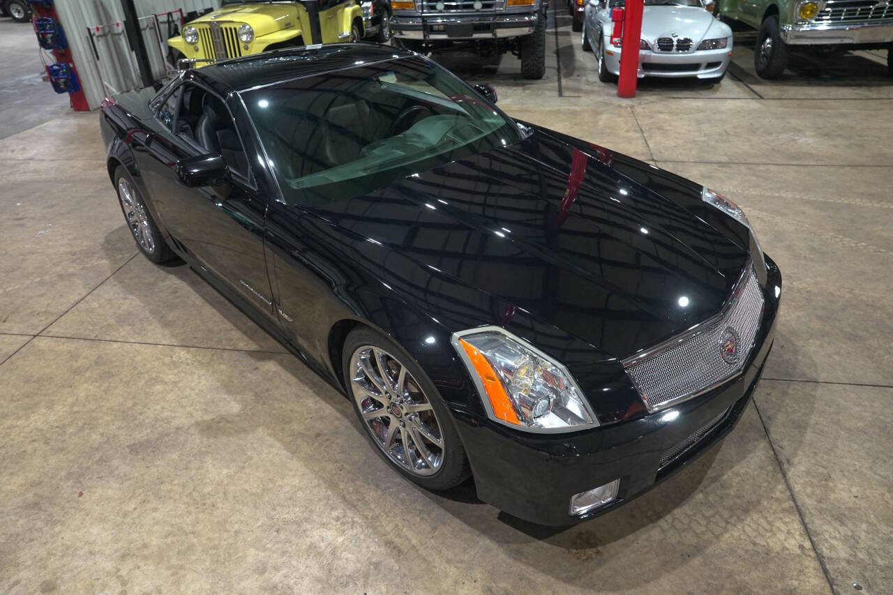 Used 2008 Cadillac XLR V RWD image 28