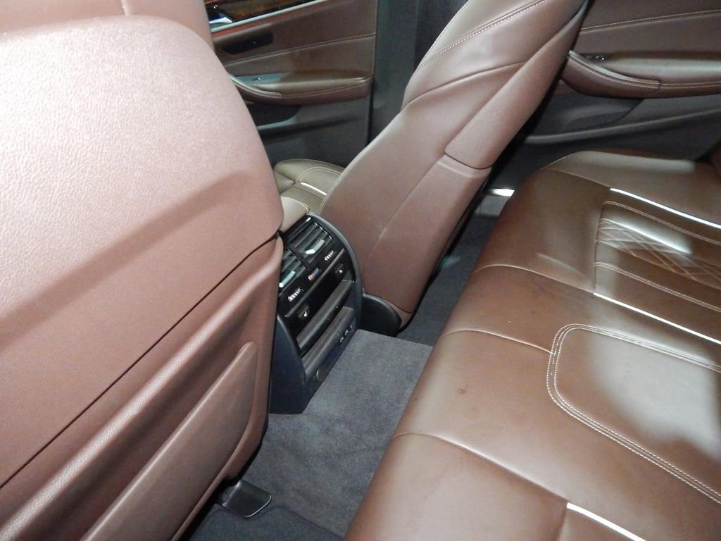 Used 2020 BMW 540i xDrive w/ M Sport Package image 31