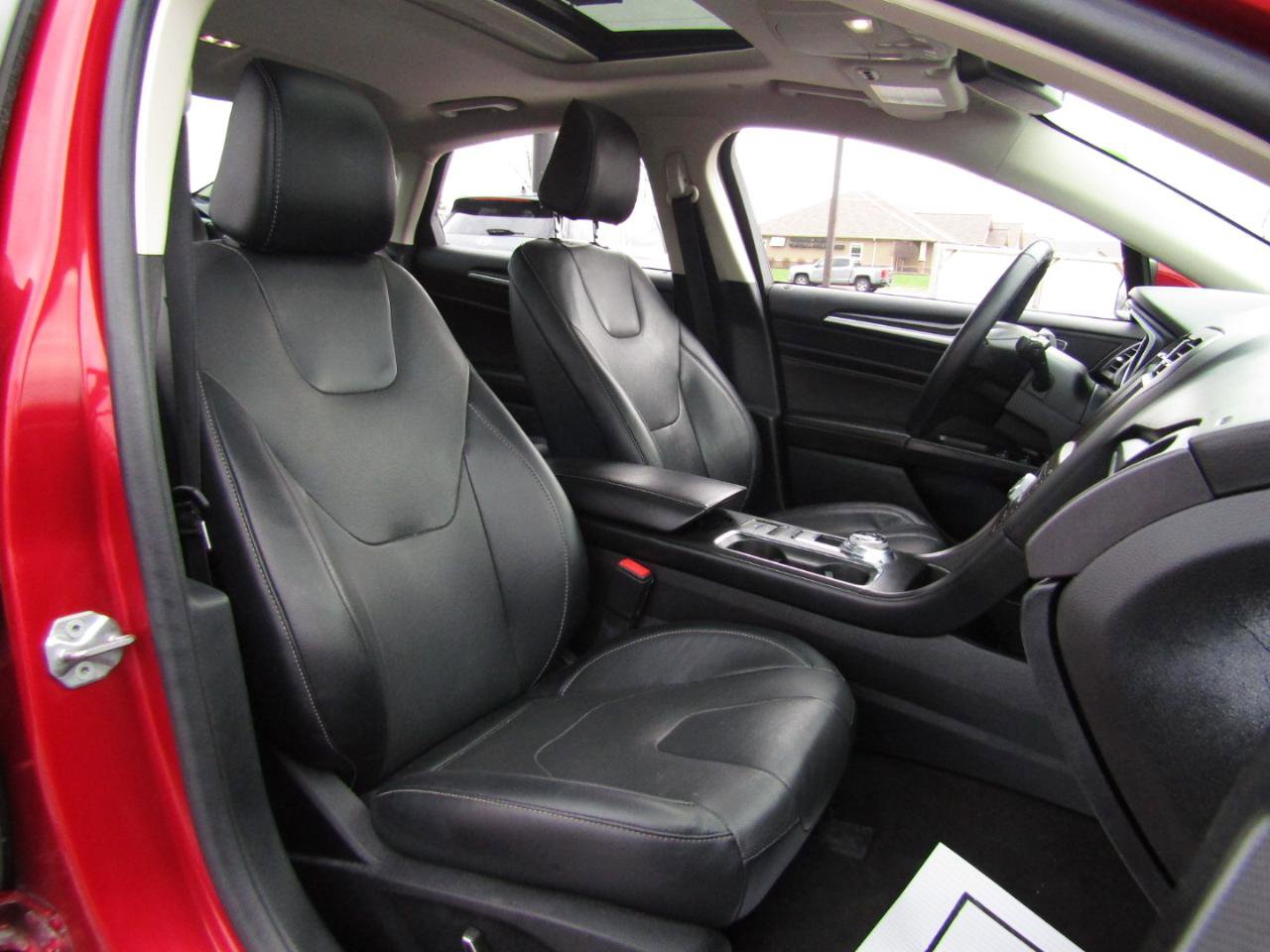 Used 2020 Ford Fusion Energi Titanium FWD image 29