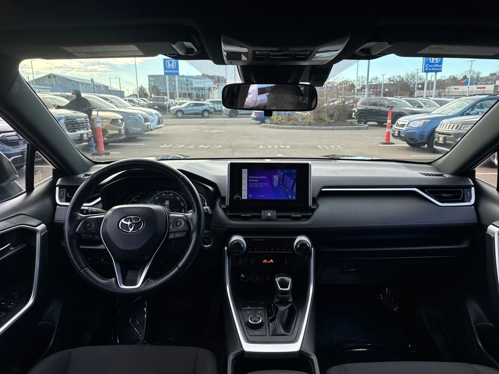 Used 2023 Toyota RAV4 SE image 12