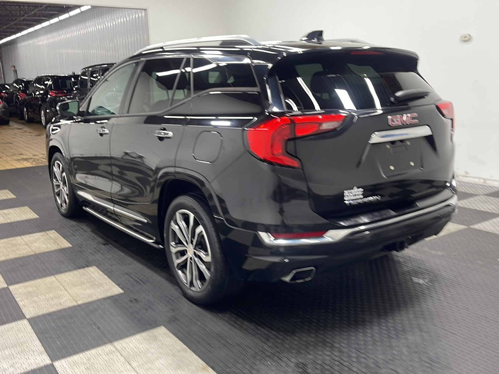 Used 2018 GMC Terrain Denali w/ LPO, 'HIT The Road' Package FWD image 15