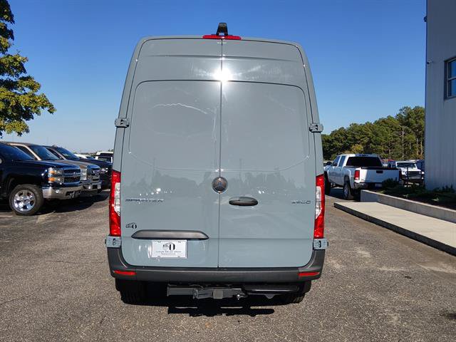 Used 2025 Mercedes-Benz Sprinter 2500 image 4