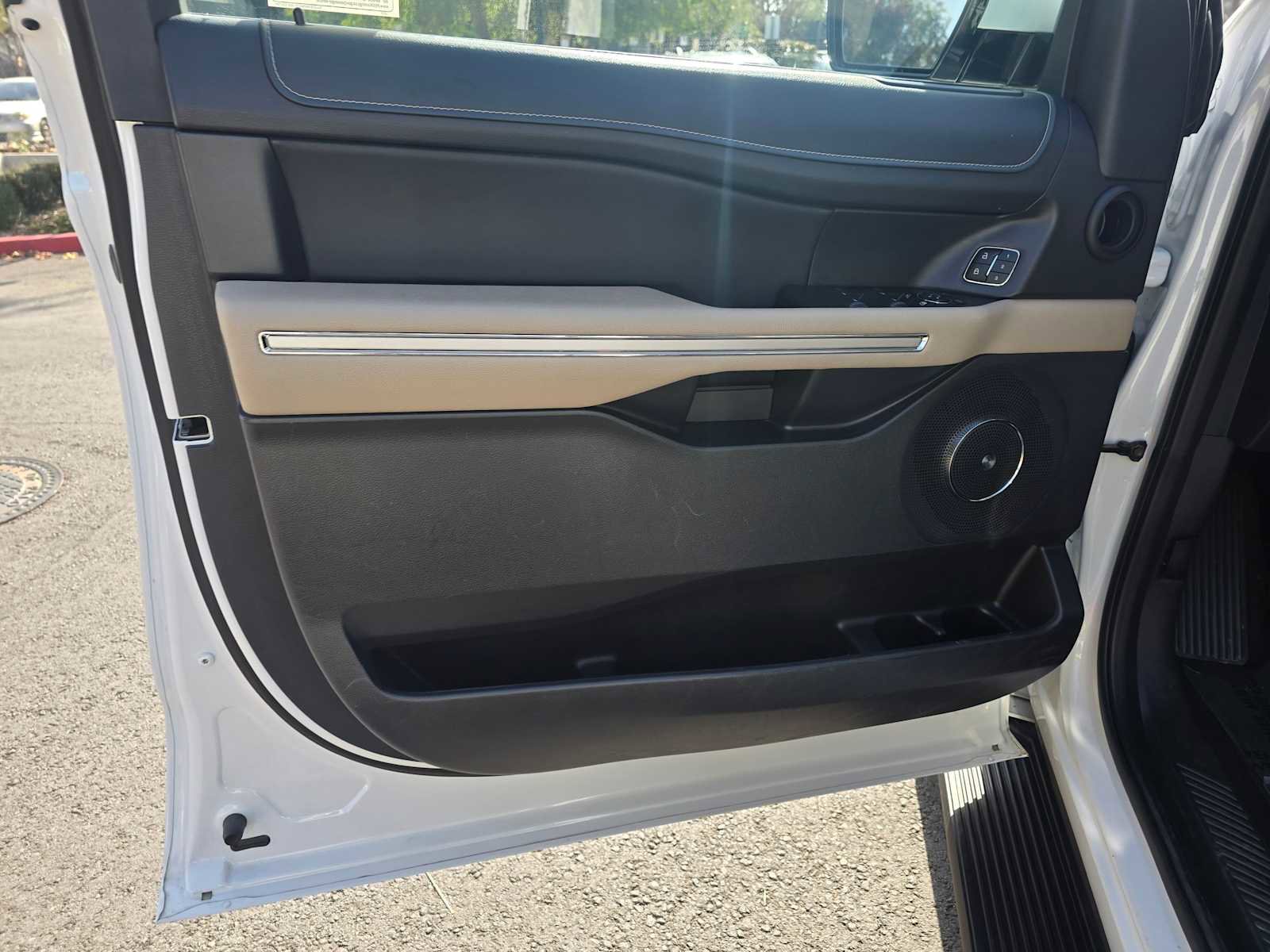 Used 2024 Ford Expedition Max Limited image 24