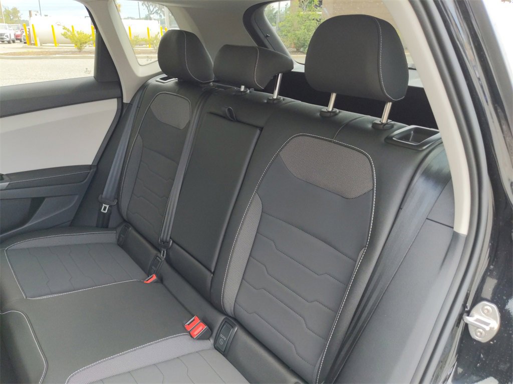 Used 2025 Volkswagen Taos SE image 25