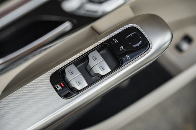 Used 2024 Mercedes-Benz GLC 300 4MATIC image 36
