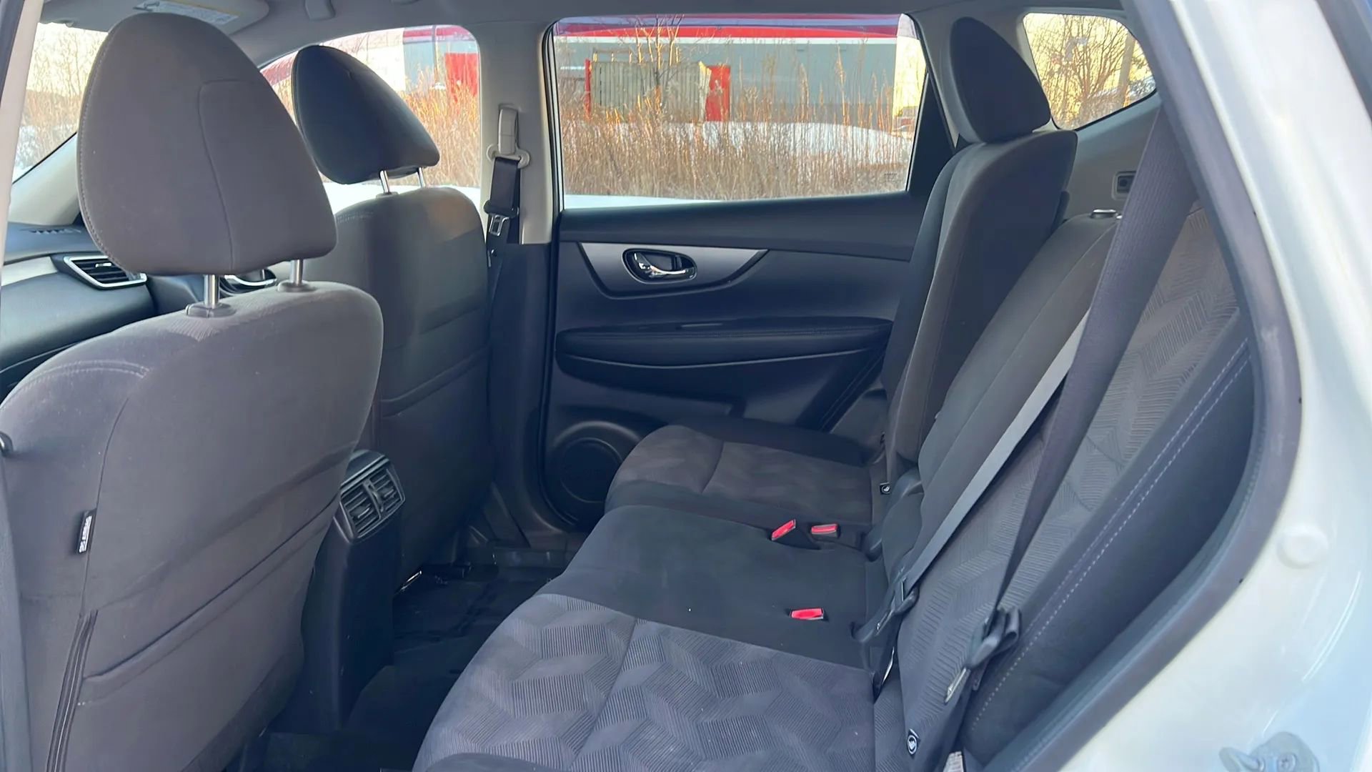 Used 2016 Nissan Rogue SV image 12