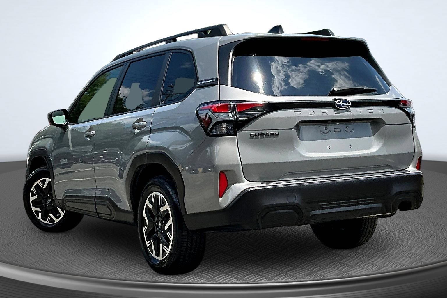 Used 2025 Subaru Forester Premium AWD/4WD image 4