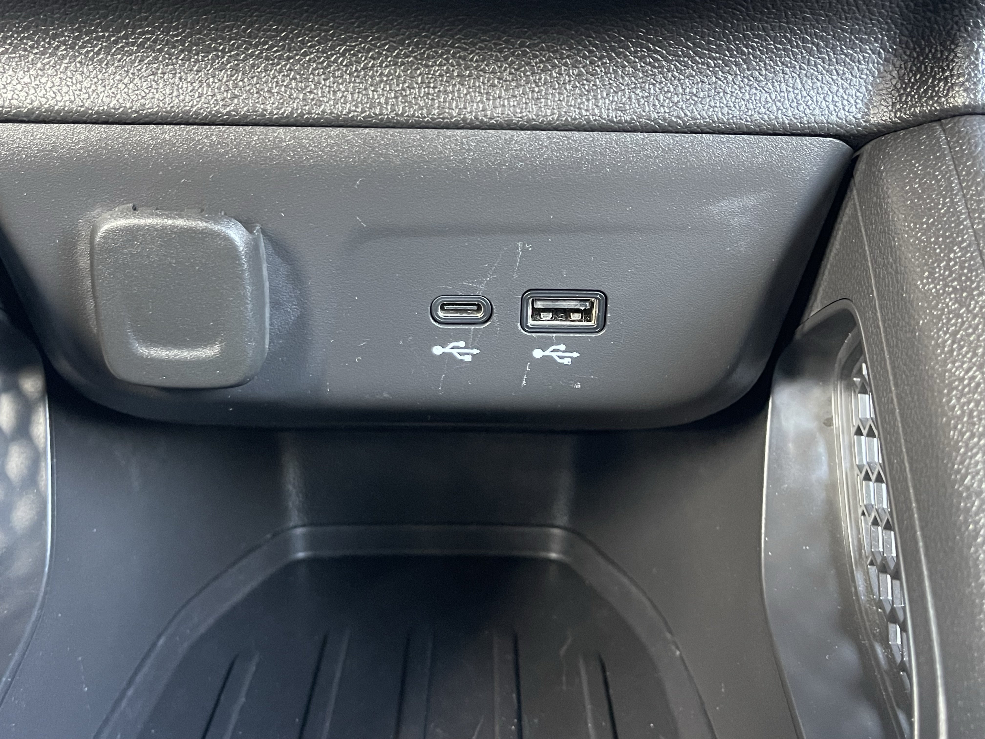 Used 2025 Chevrolet TrailBlazer RS FWD image 30