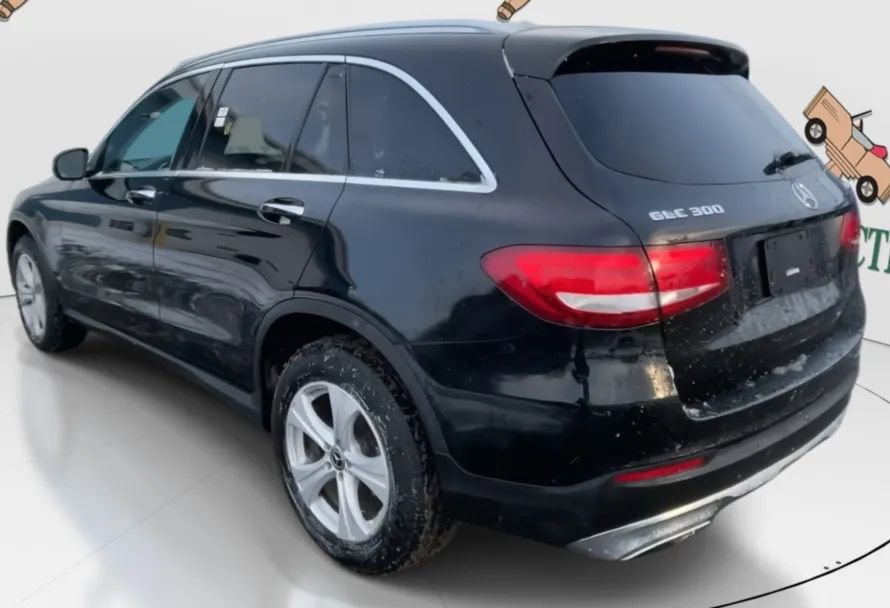 Used 2017 Mercedes-Benz GLC 300 4MATIC image 3