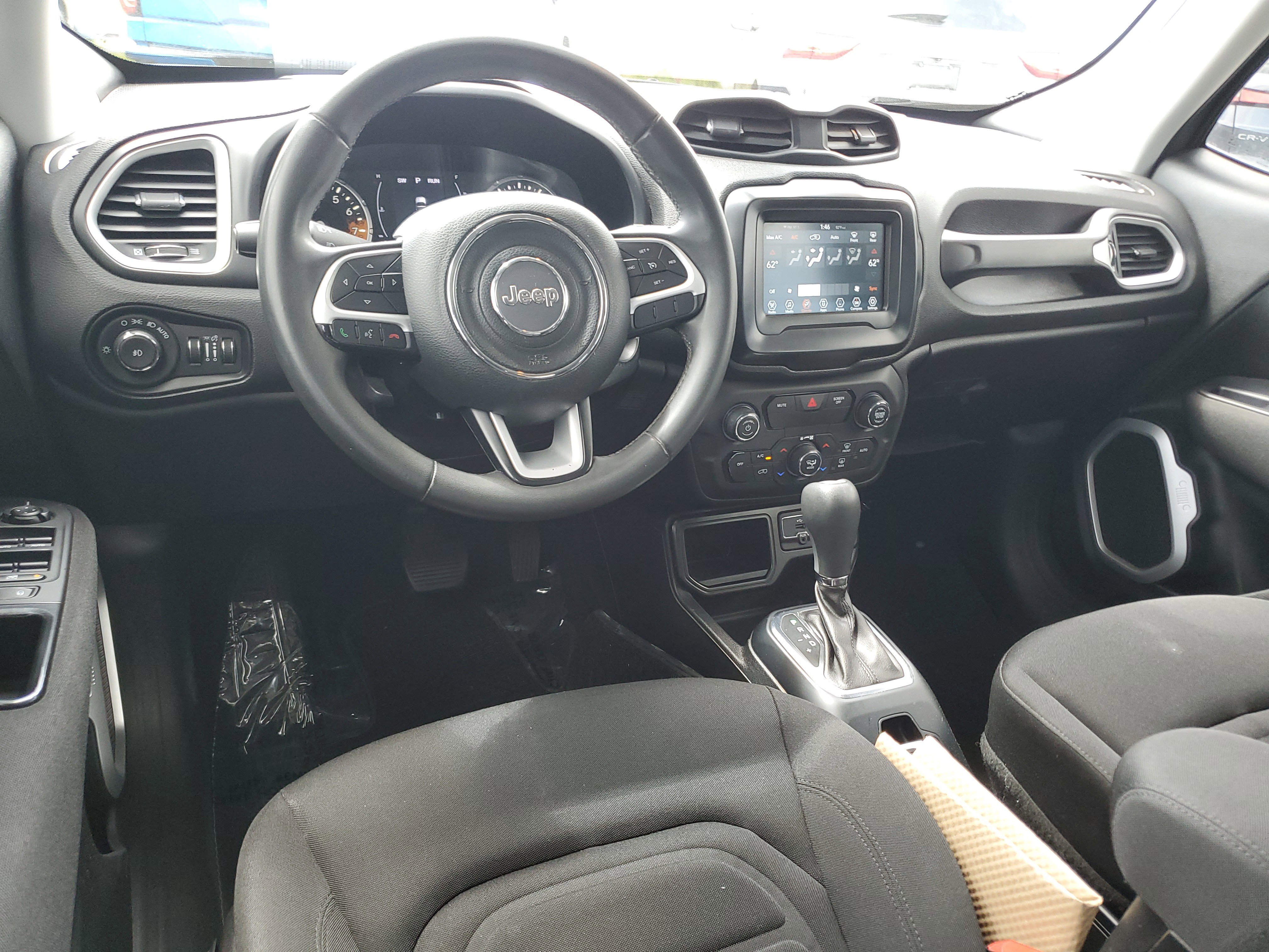 Used 2018 Jeep Renegade Latitude FWD image 7