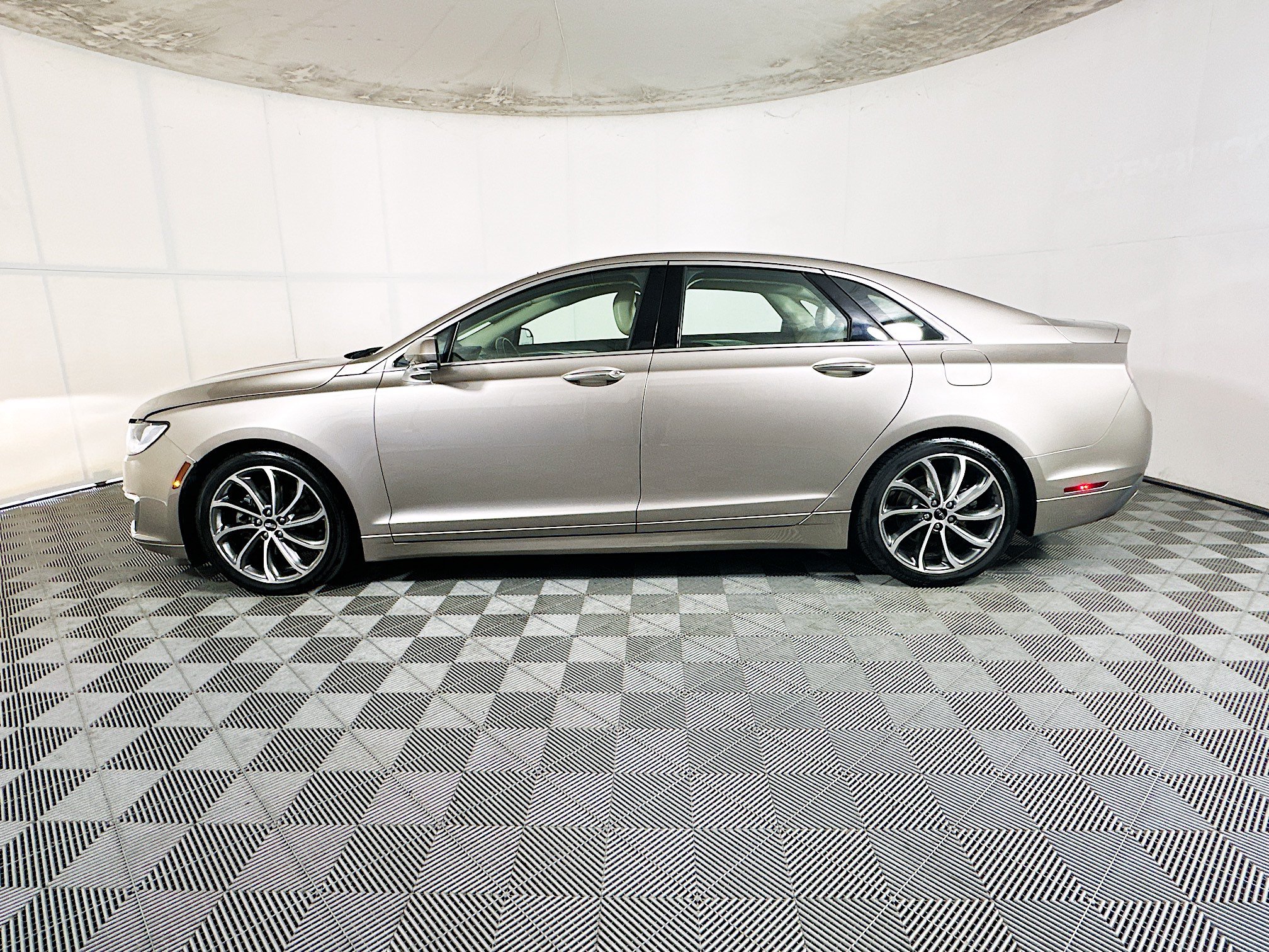 Used 2018 Lincoln MKZ Premiere w/ Magnetic Appearance Package FWD image 6