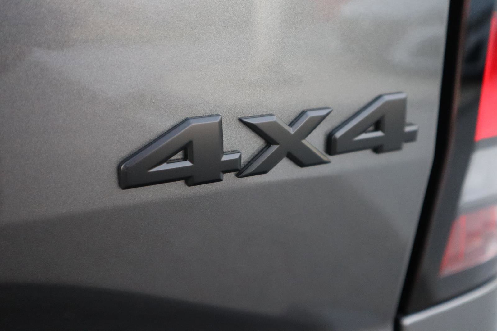 New 2026 Nissan Frontier 4x4 Crew Cab image 9