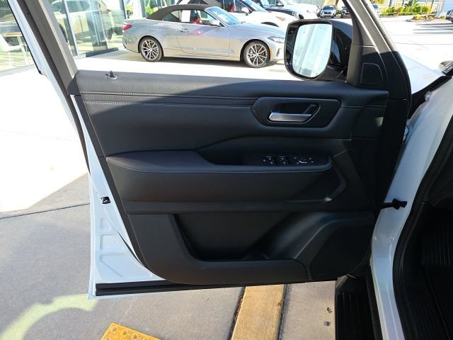 Used 2026 Nissan Armada SV AWD/4WD image 11