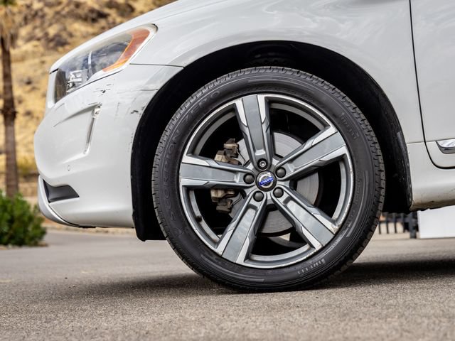 Used 2017 Volvo XC60 T6 Dynamic w/ Preferred Option Package AWD/4WD image 5