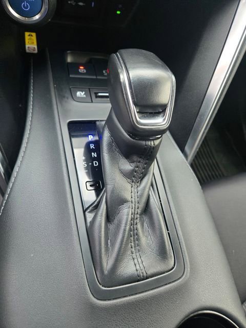 Certified 2021 Toyota Venza LE w/ Carpet Mat Package (TMS) image 16