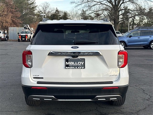 Used 2022 Ford Explorer XLT w/ Equipment Group 202A image 4