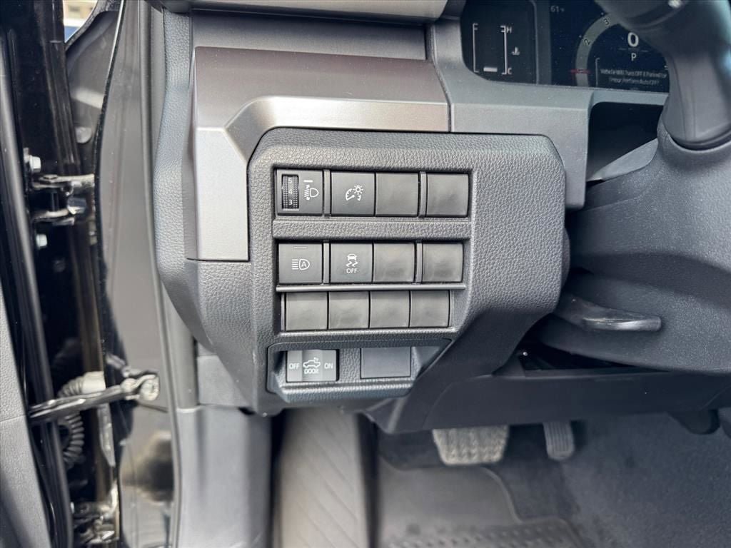 Used 2025 Toyota Tacoma SR5 AWD/4WD image 19