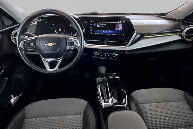 Used 2024 Chevrolet Trax LT w/ Sunroof Package FWD image 7