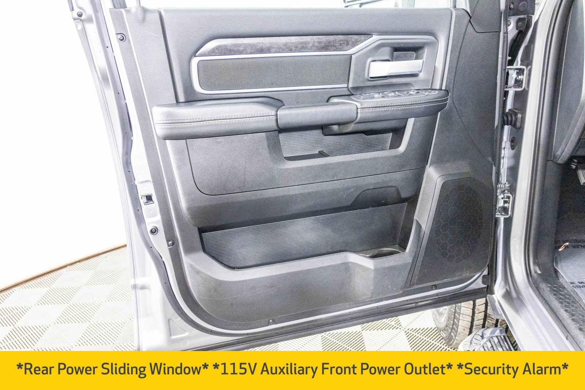 Used 2024 RAM 2500 Big Horn w/ Safety Group image 19