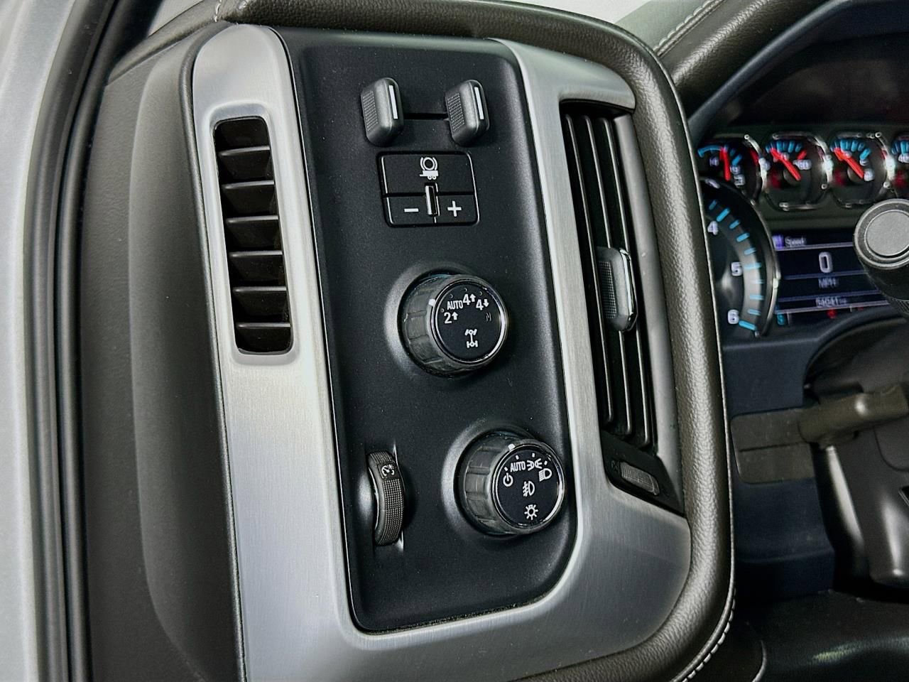 Used 2018 GMC Sierra 1500 SLT w/ SLT Premium Package AWD/4WD image 41