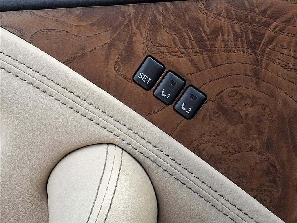 Used 2022 Nissan Armada SL w/ Captain's Chairs Package RWD image 16