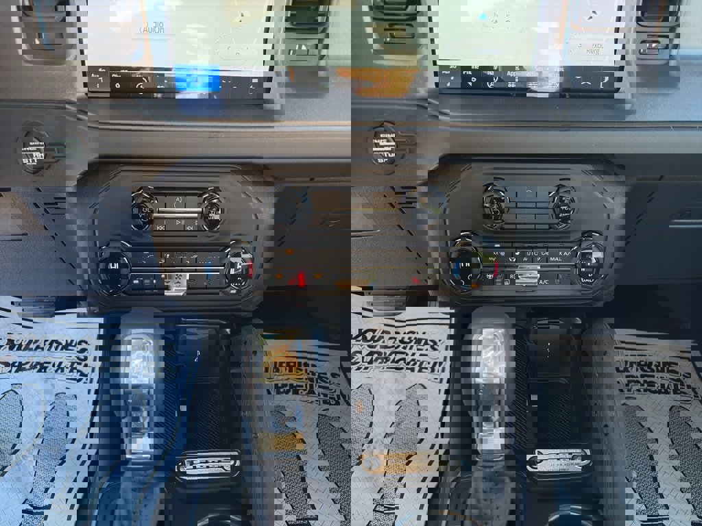 New 2025 Ford Bronco Badlands image 40