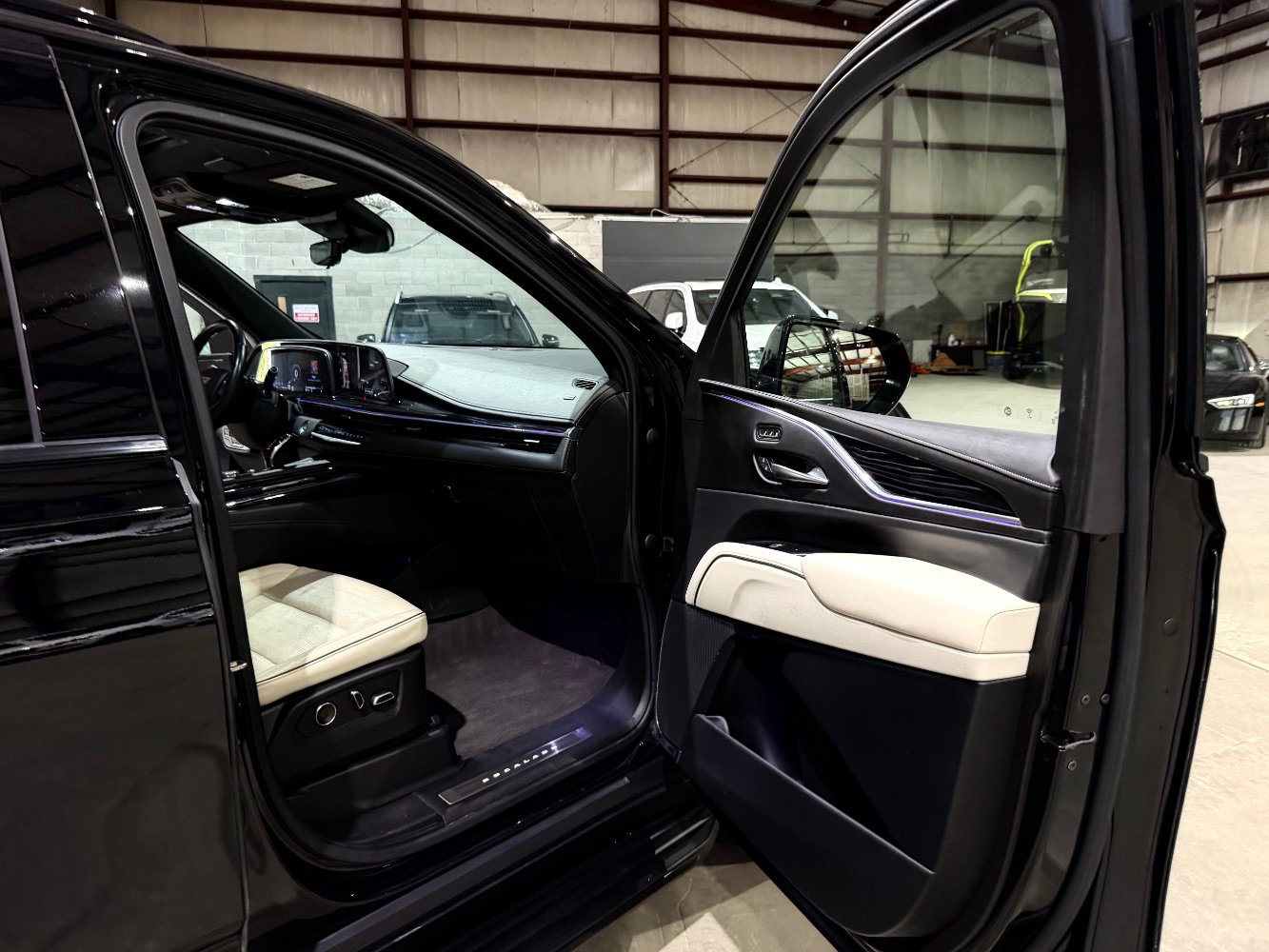 Used 2021 Cadillac Escalade Sport w/ Driver Assist Tech Package AWD/4WD image 25