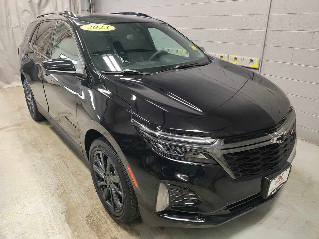 Used 2023 Chevrolet Equinox RS w/ LPO, Floor Liner Package FWD image 5