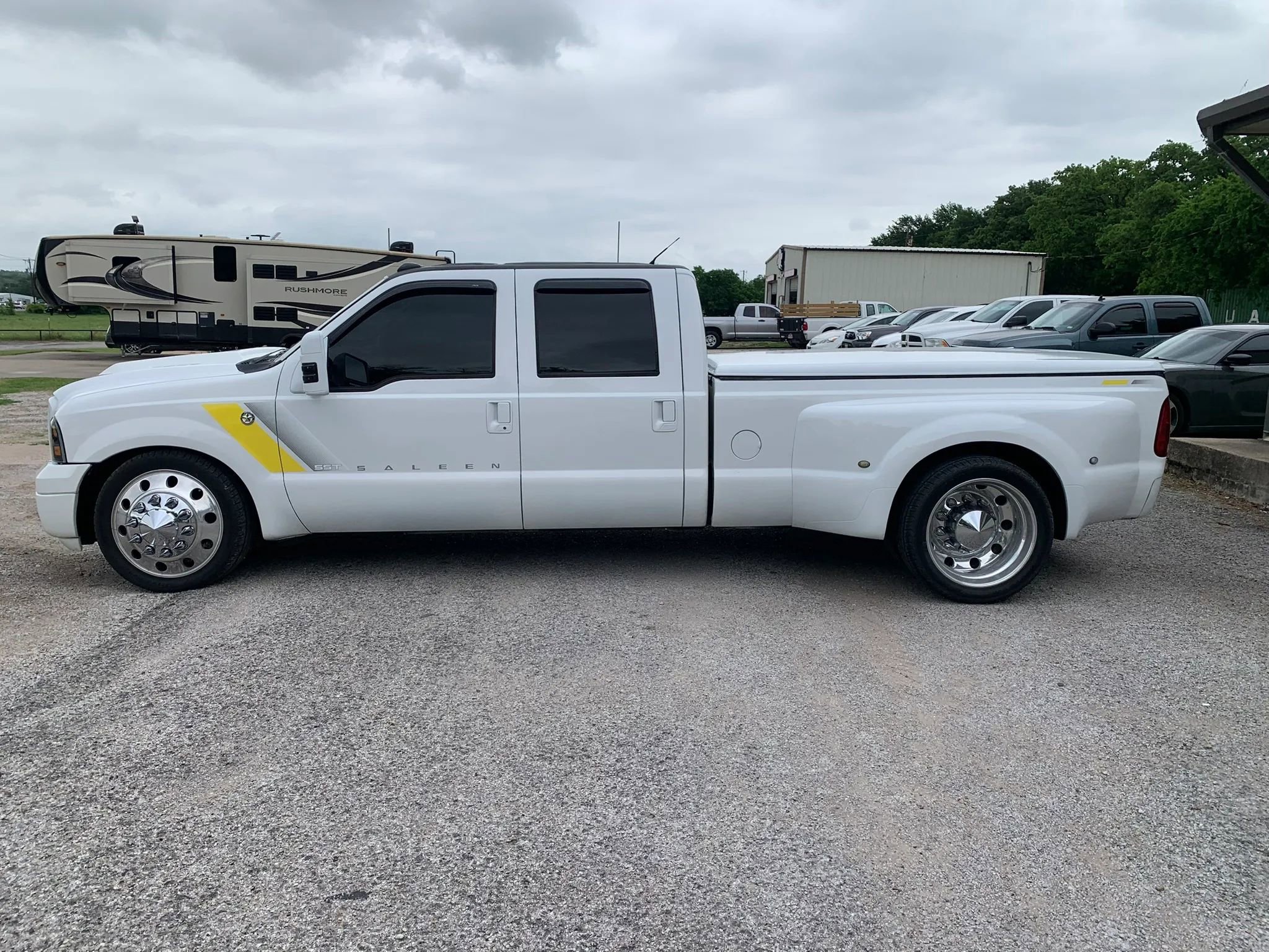 Used 2003 Ford F350 Lariat image 2