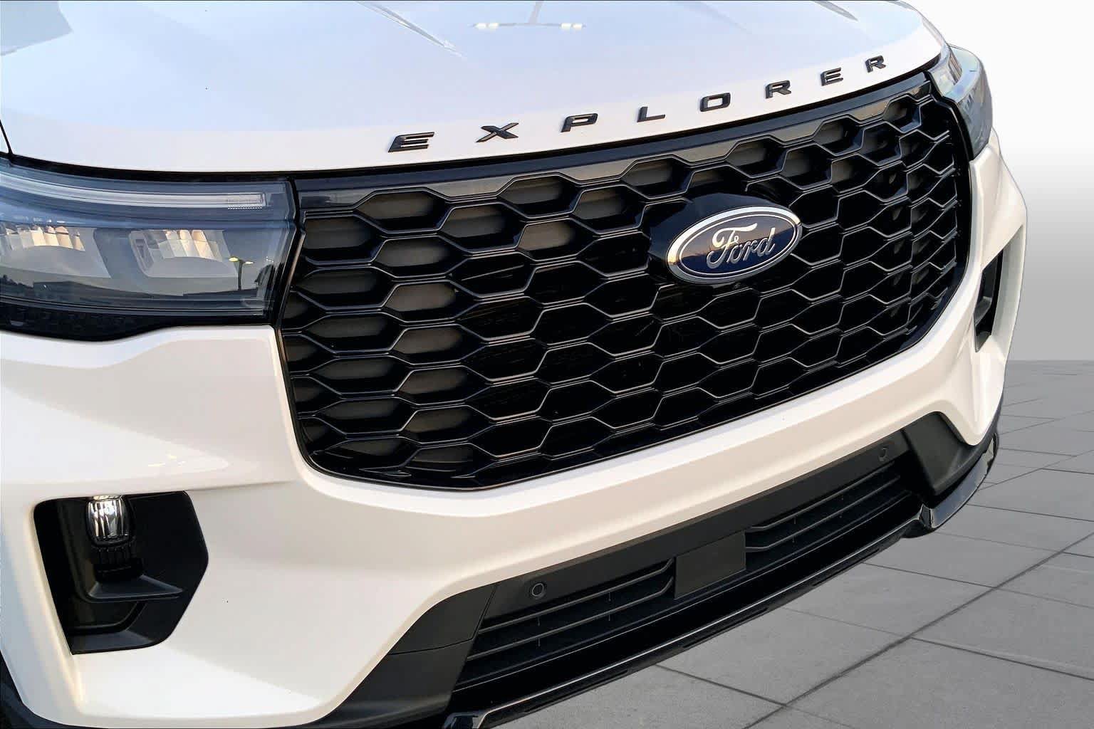 Used 2025 Ford Explorer ST-Line w/ ST-Line Street Pack AWD/4WD image 26