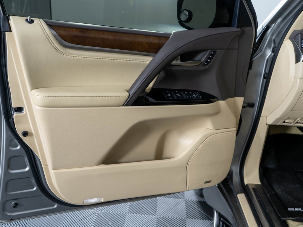 Used 2016 Lexus LX 570 4WD w/ Luxury Package image 26