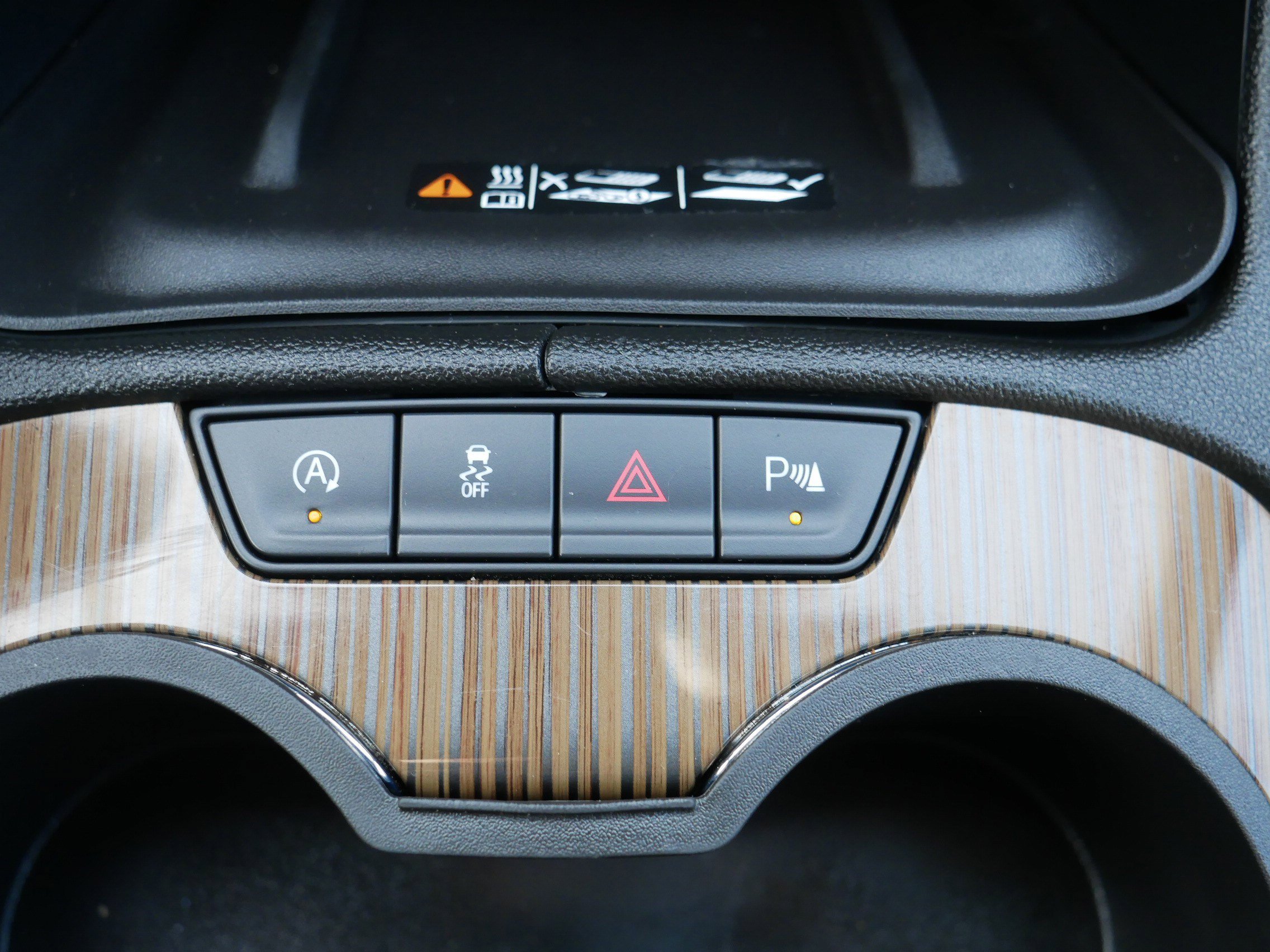 Used 2023 GMC Acadia SLE w/ Driver Convenience Package image 32