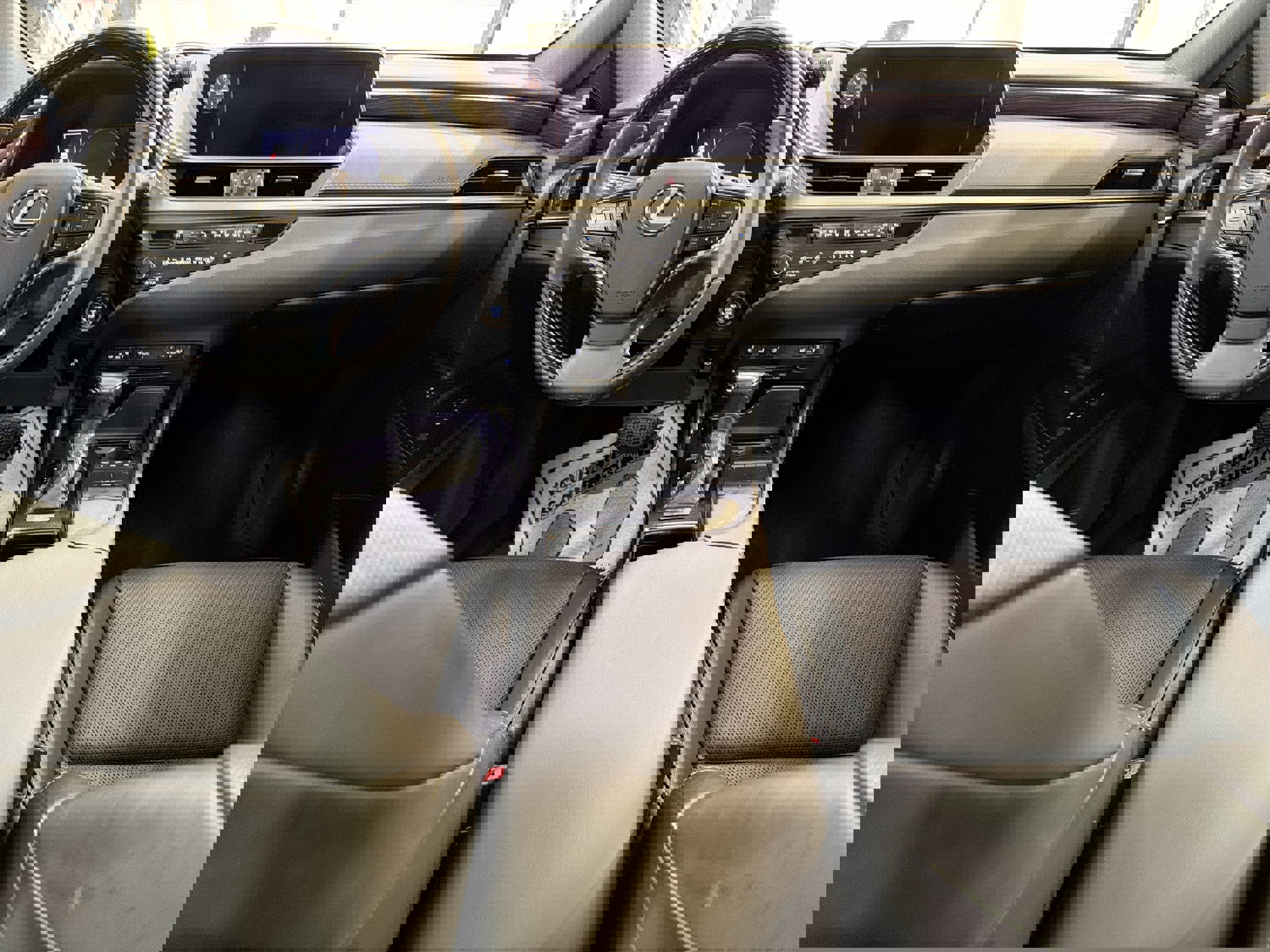 Used 2019 Lexus ES 350 w/ Ultra Luxury Package image 23