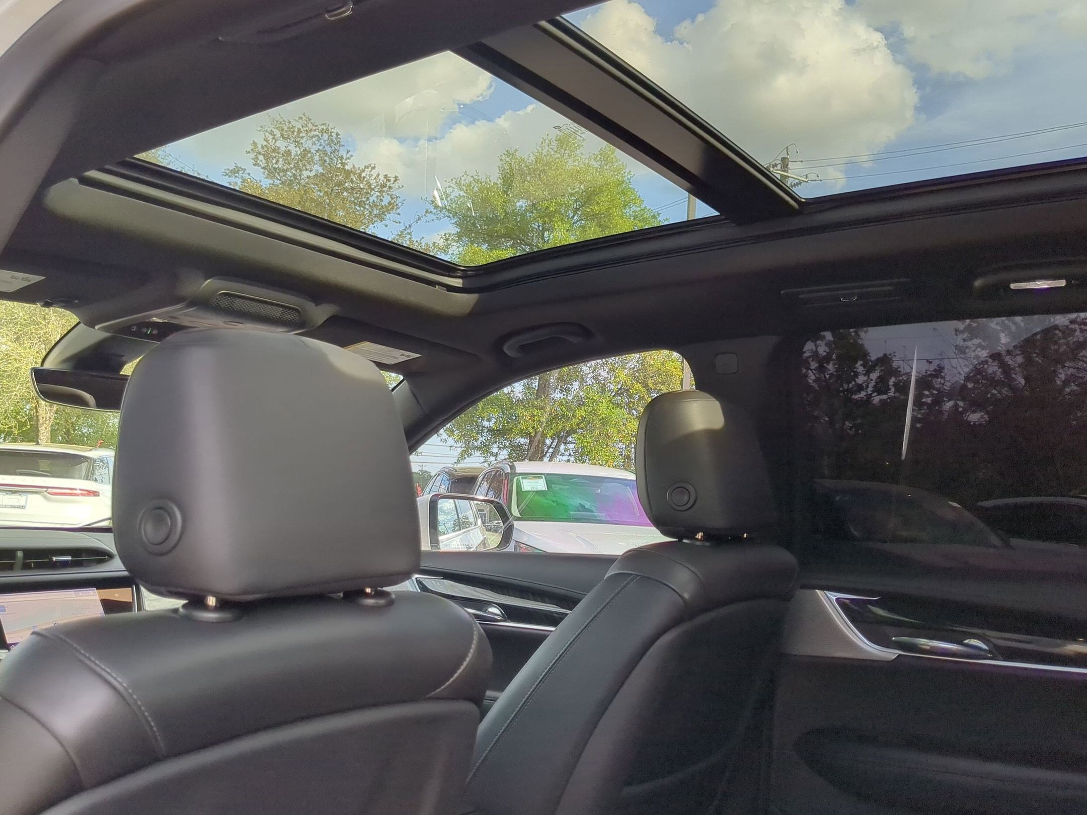 Used 2021 Cadillac XT6 Premium Luxury w/ LPO, ONYX Package image 21