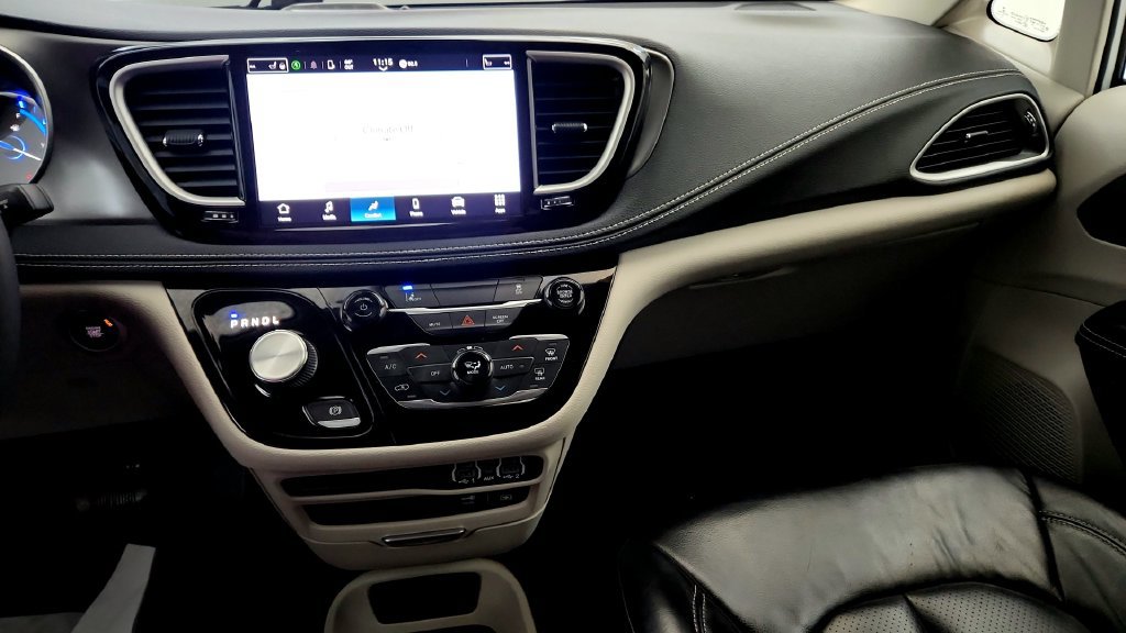 Used 2022 Chrysler Pacifica Touring-L FWD image 30
