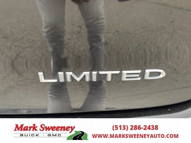 Used 2023 Chrysler Pacifica Limited image 9