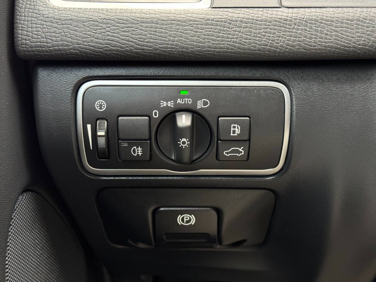 Used 2017 Volvo XC60 T5 Inscription image 27