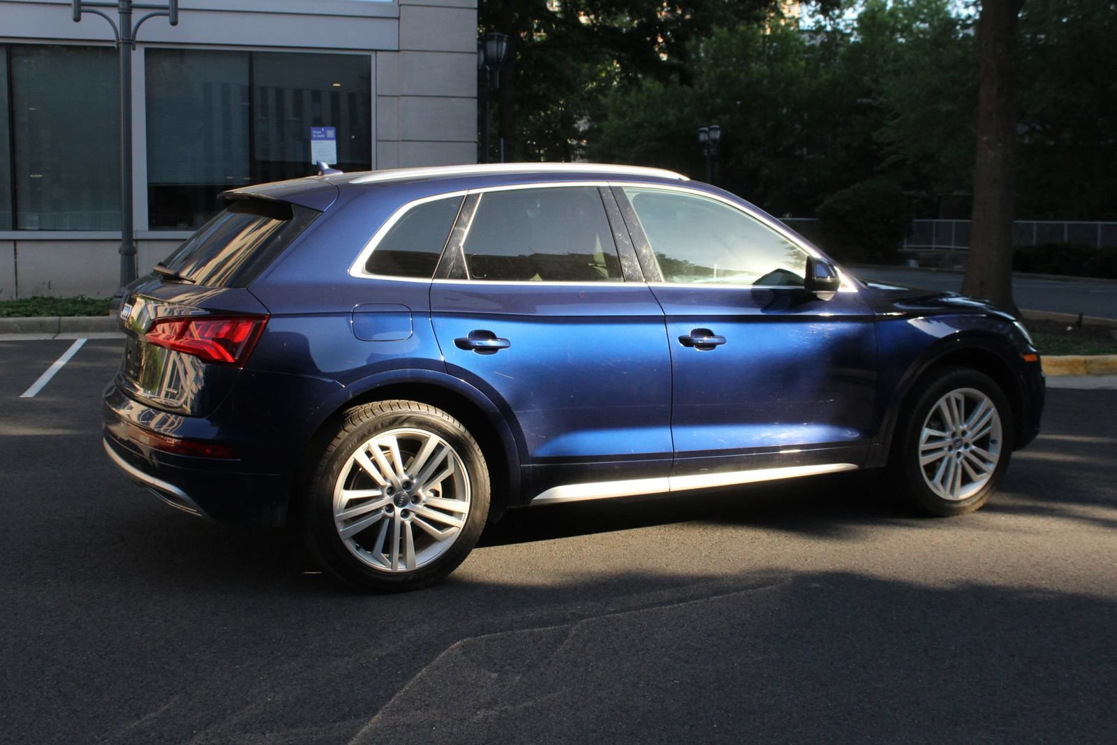Used 2019 Audi Q5 2.0T Premium Plus w/ Premium Plus Package AWD/4WD image 7