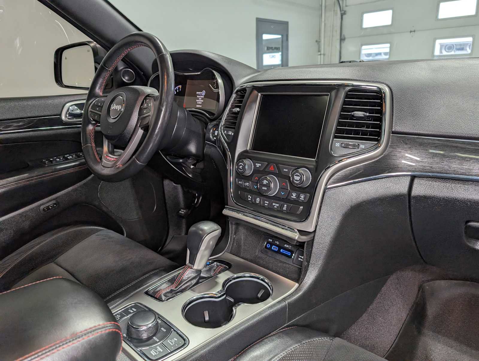 Used 2017 Jeep Grand Cherokee Trailhawk AWD/4WD image 45