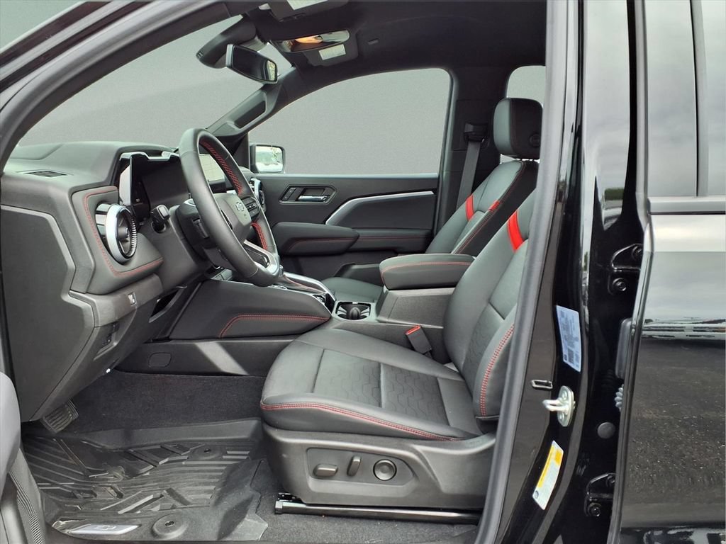 Certified 2025 Chevrolet Colorado Z71 w/ Technology Package AWD/4WD image 12