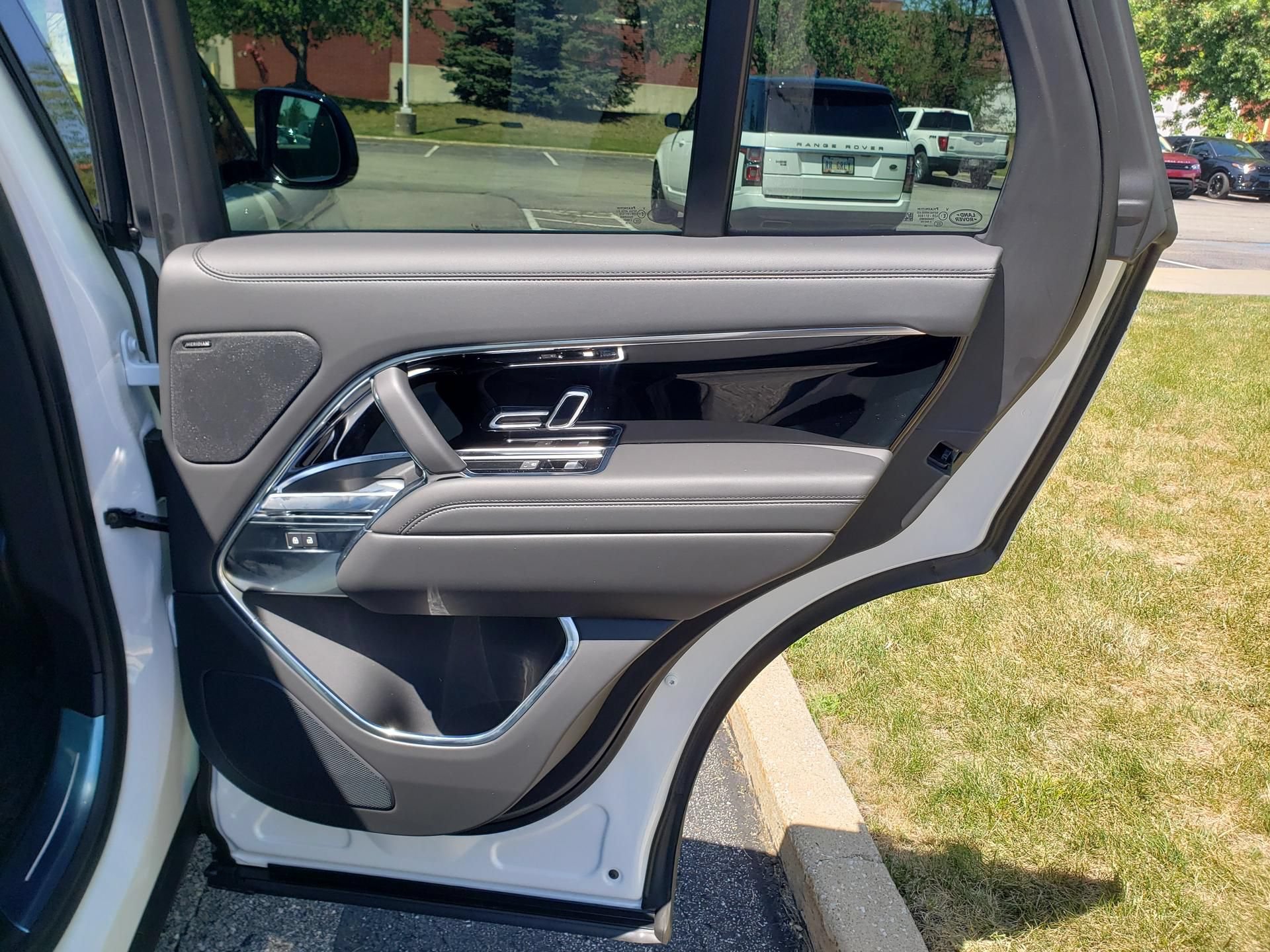New 2026 Land Rover Range Rover SE AWD/4WD image 16