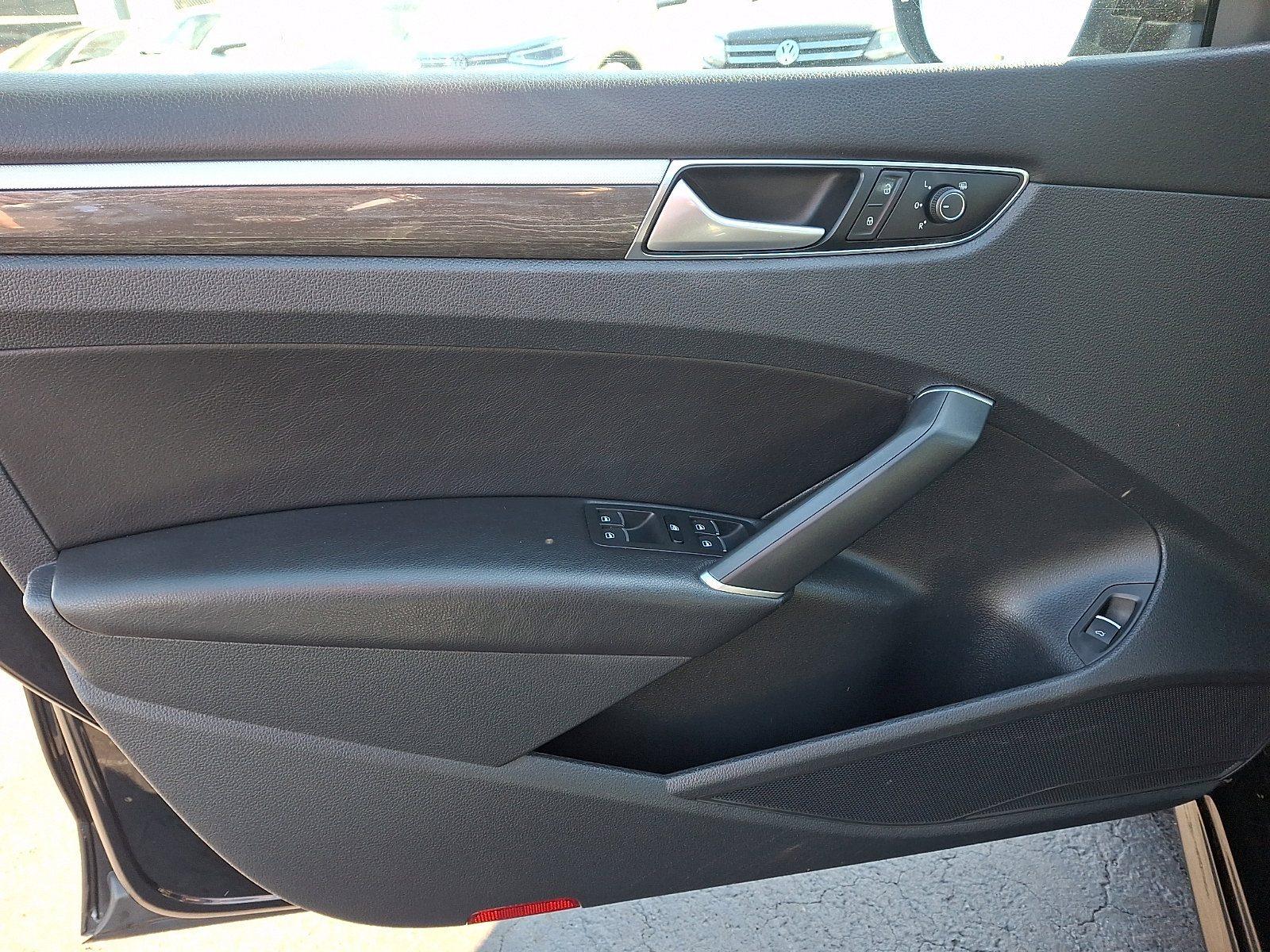 Used 2016 Volkswagen Passat 1.8T SE w/ Lighting Package (P06) image 12